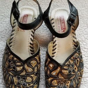 Pikolinos - Black & Tan Slip op with ankle strap